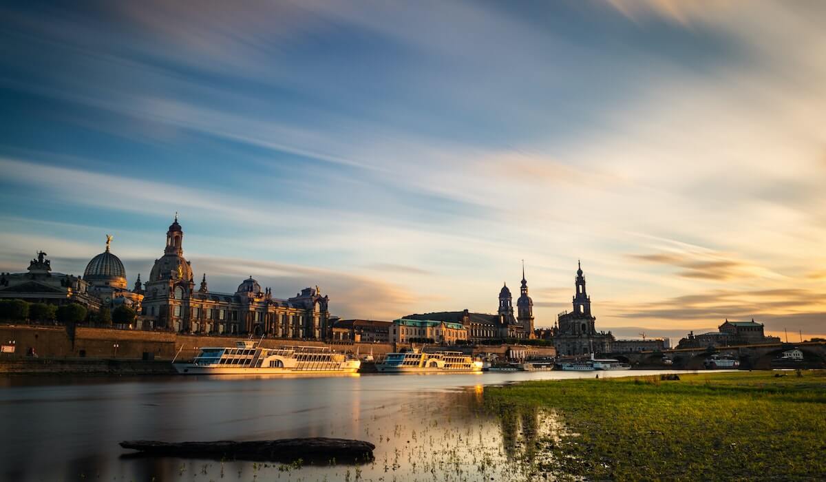 Панорама Дрездена на реке Эльбе
