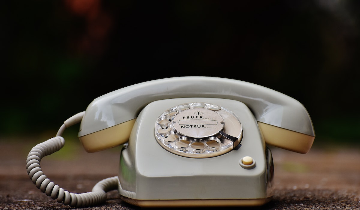 Ein Telefon, von dem aus Sie Ihre Kunden anrufen können