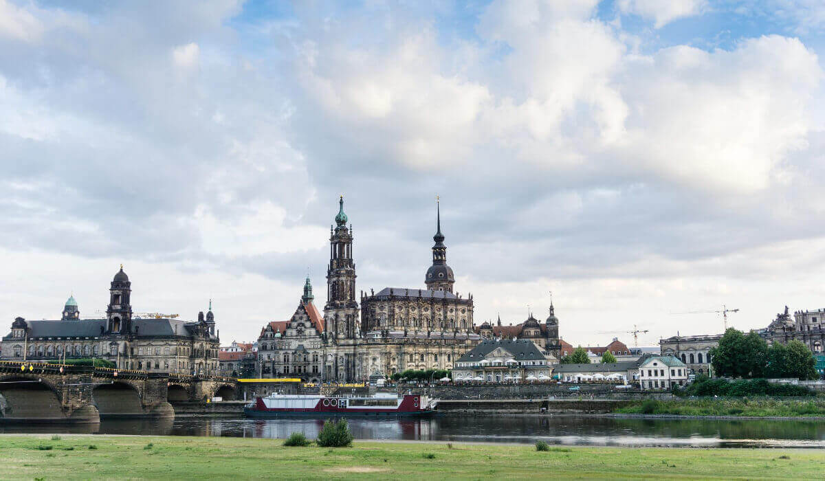 Панорама Дрездена со стороны реки