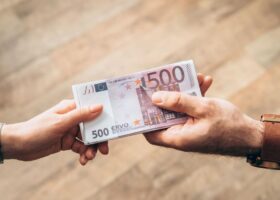 Получение денег от финансовой помощи пенсионерам в Германии-RU