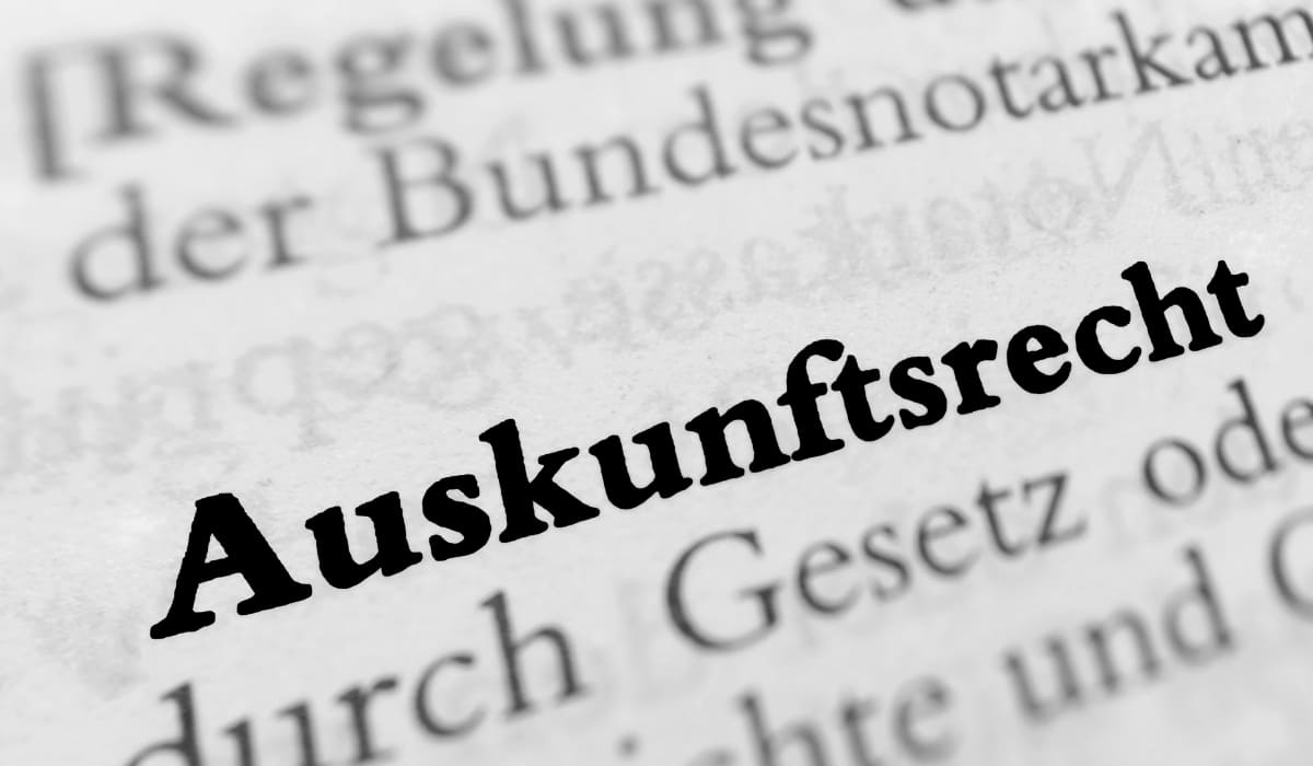 Документ с жирной надписью Auskunftstrecht-RU