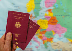 Два немецких паспорта, полученные после получения немецкого гражданства