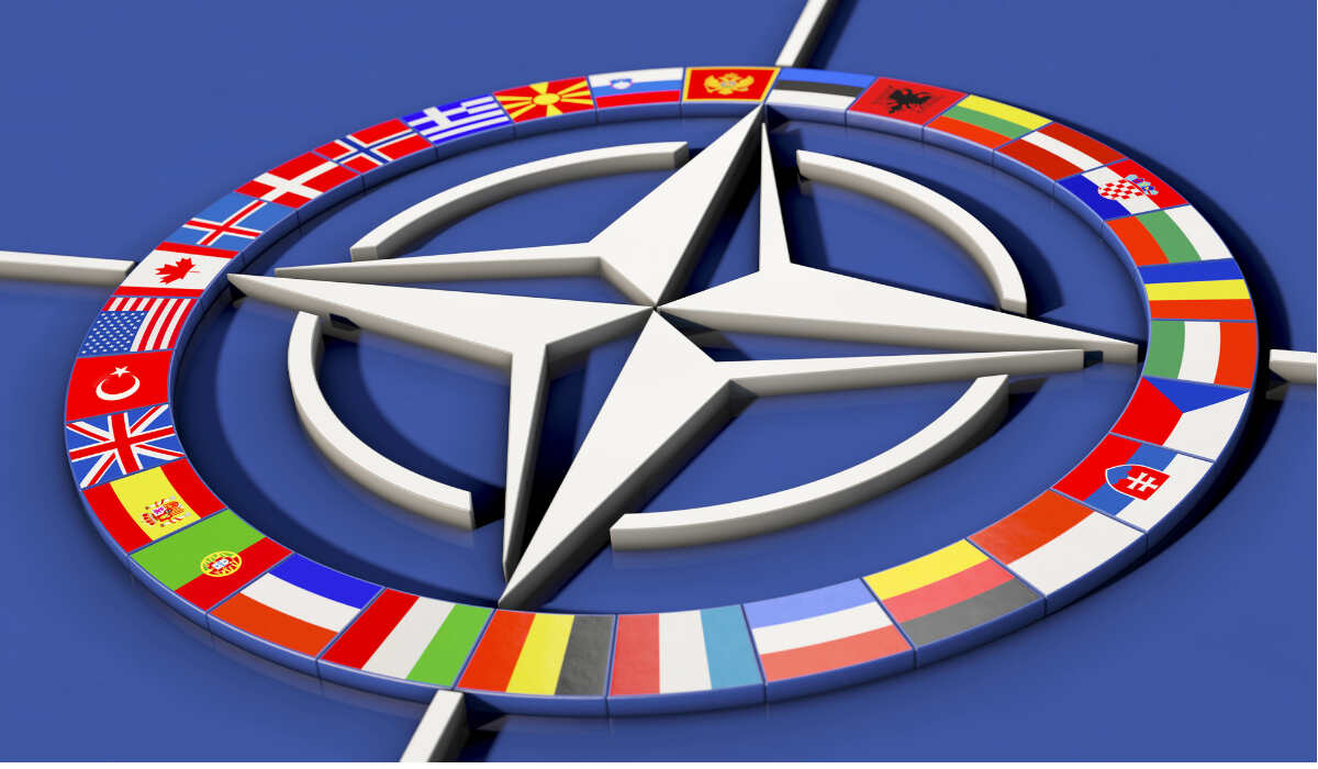 Das Emblem der NATO weist auf einen gemeinsamen Weg zum Frieden hin-DE